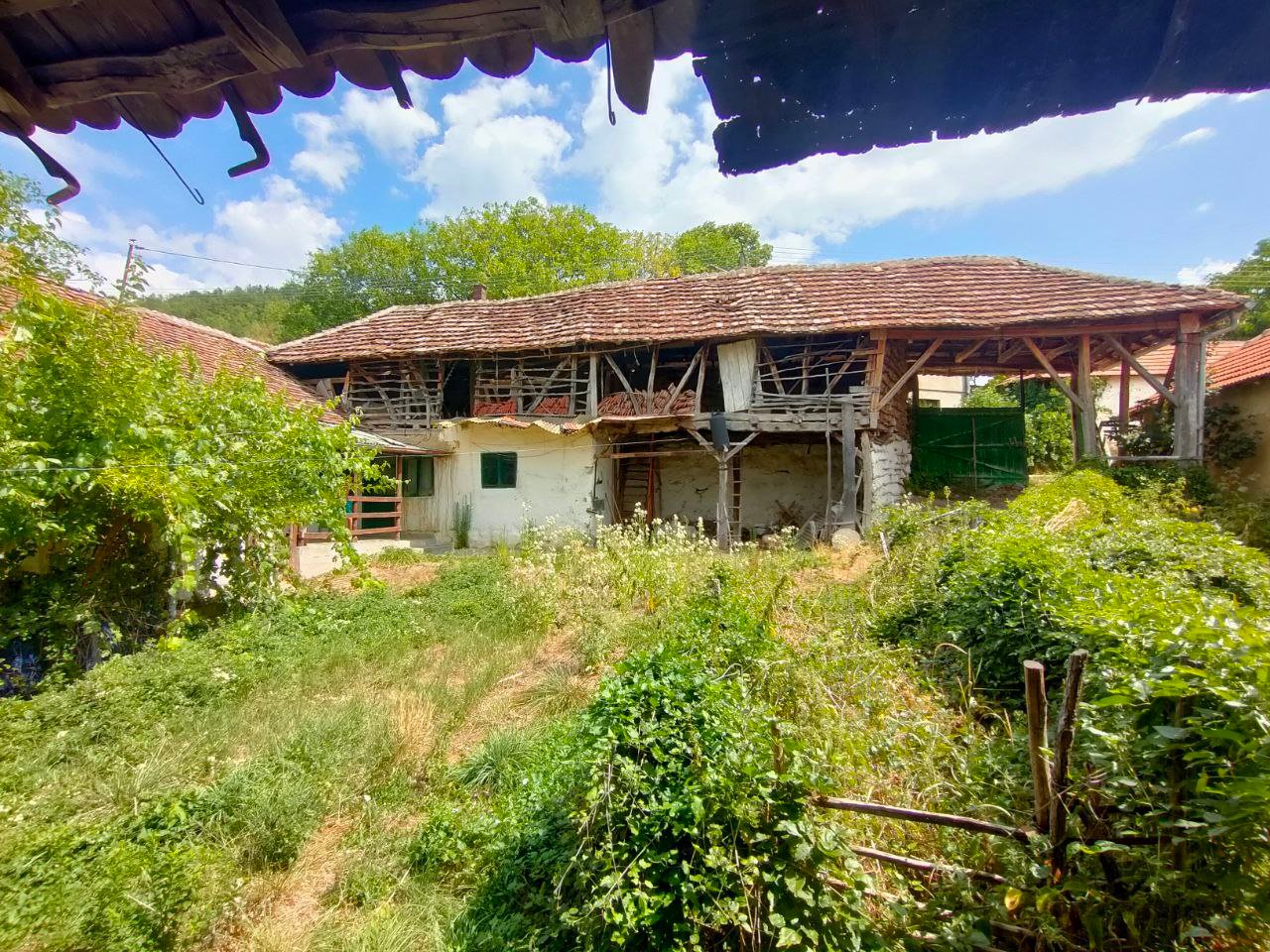 Family estate with potential