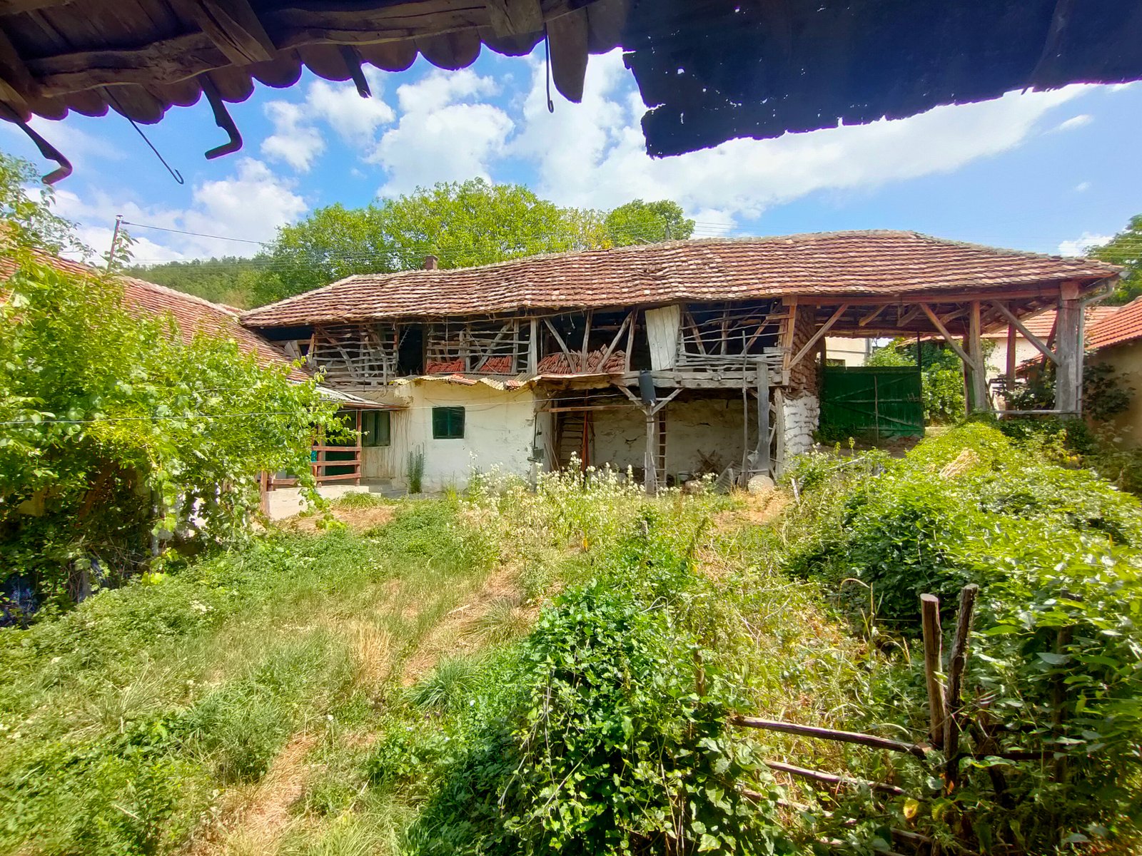 Family Estate – photo 1